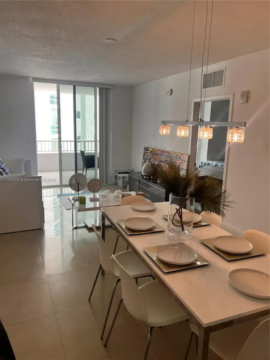 170 SE 14th St # 1504, Miami FL 33131 photo 2