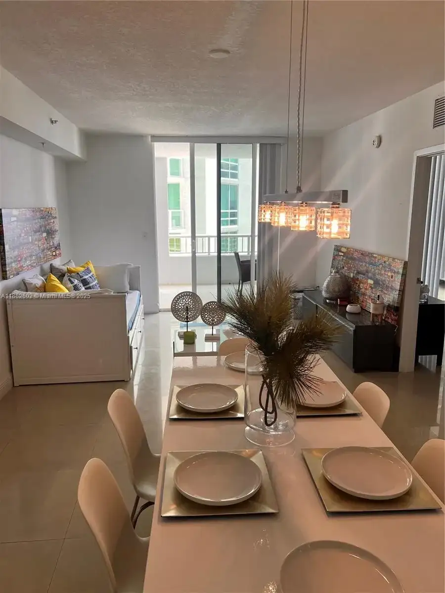 170 SE 14th St # 1504, Miami FL 33131 photo 3