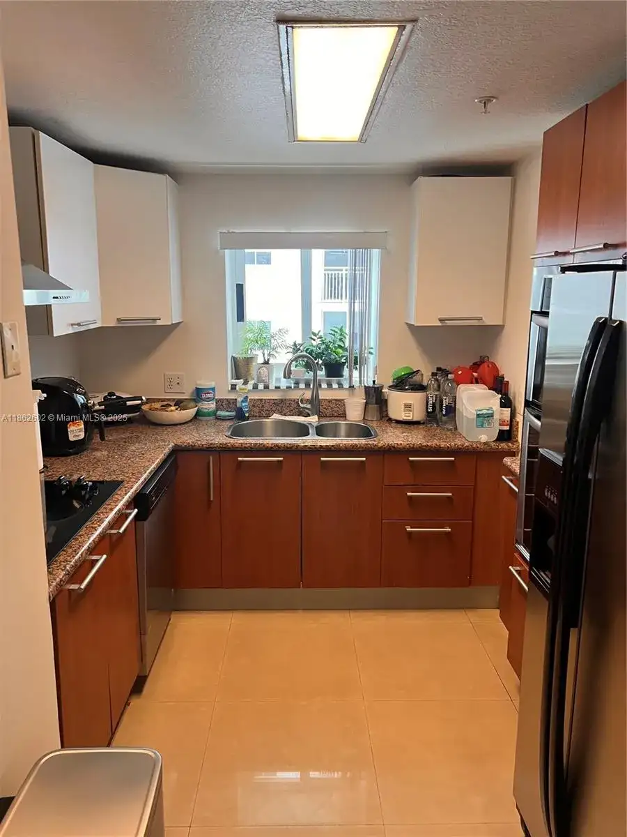 170 SE 14th St # 1504, Miami FL 33131 photo 4