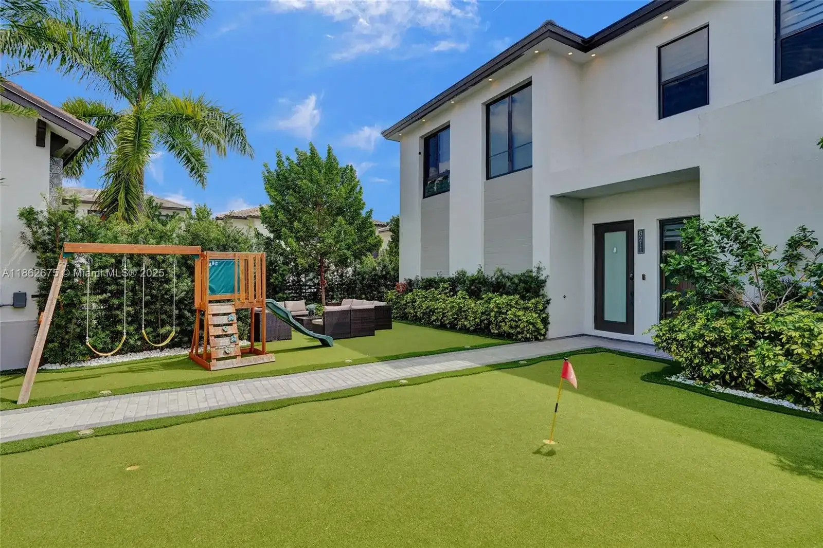 8211 NW 43rd Ter, Doral FL 33166 photo 2