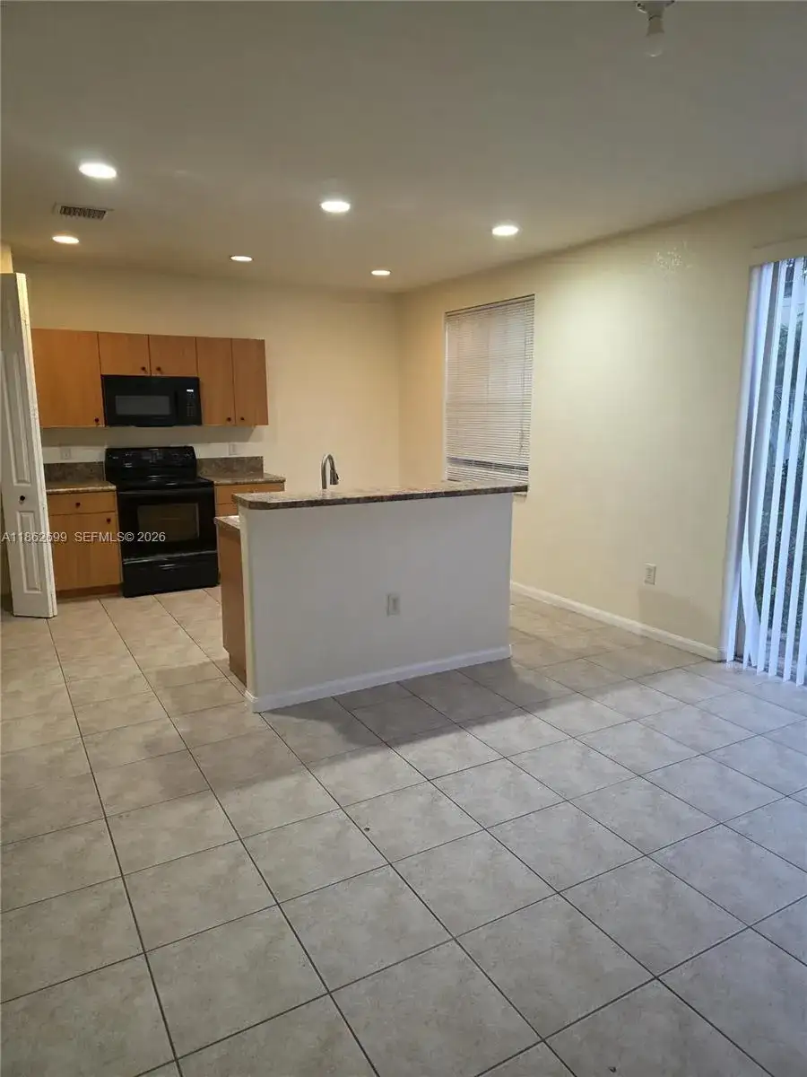 2584 SW 84th Ter # 101, Miramar FL 33025 photo 2