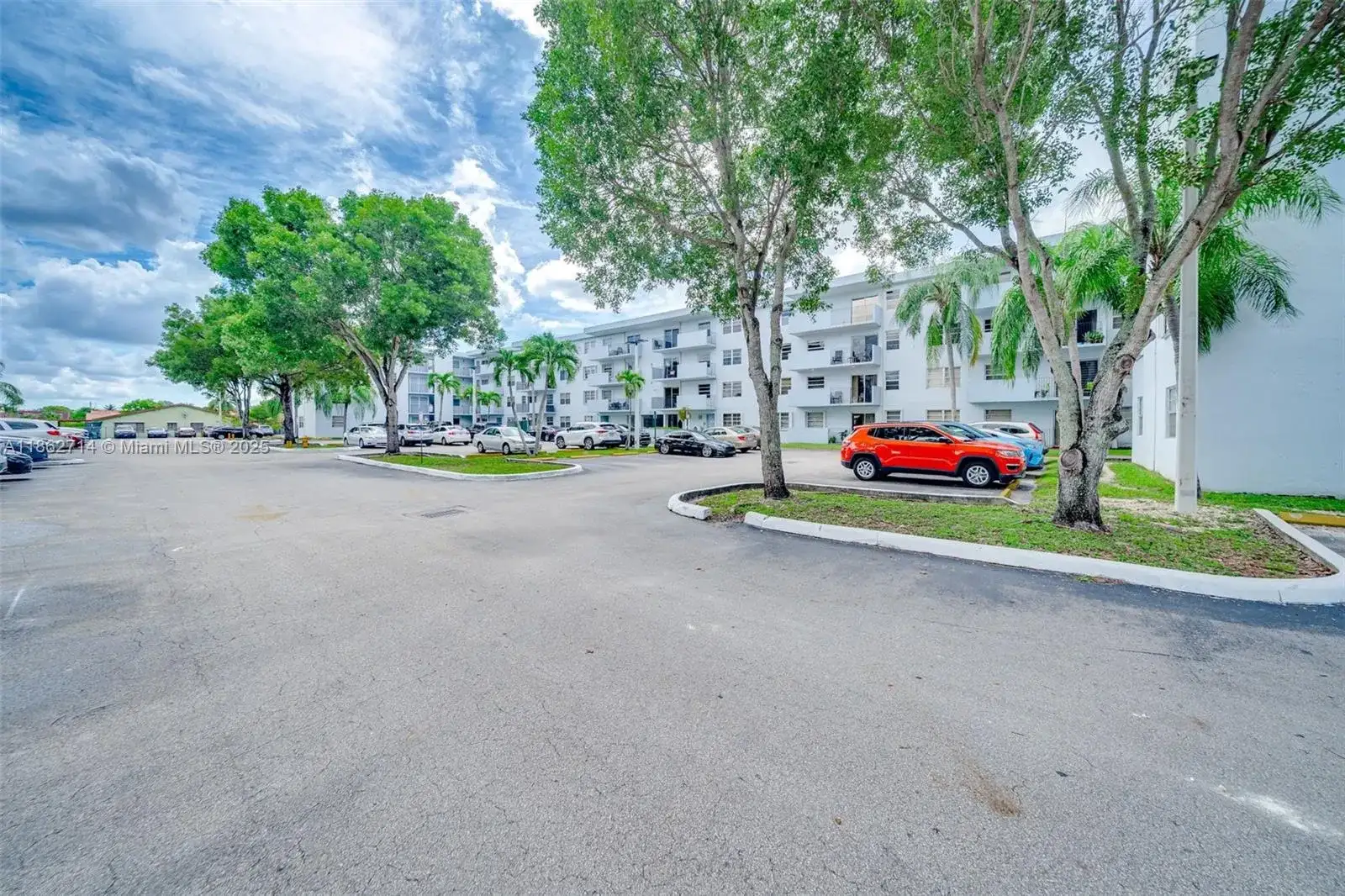 1221 SW 122nd Ave # 215, Miami FL 33184 photo 3