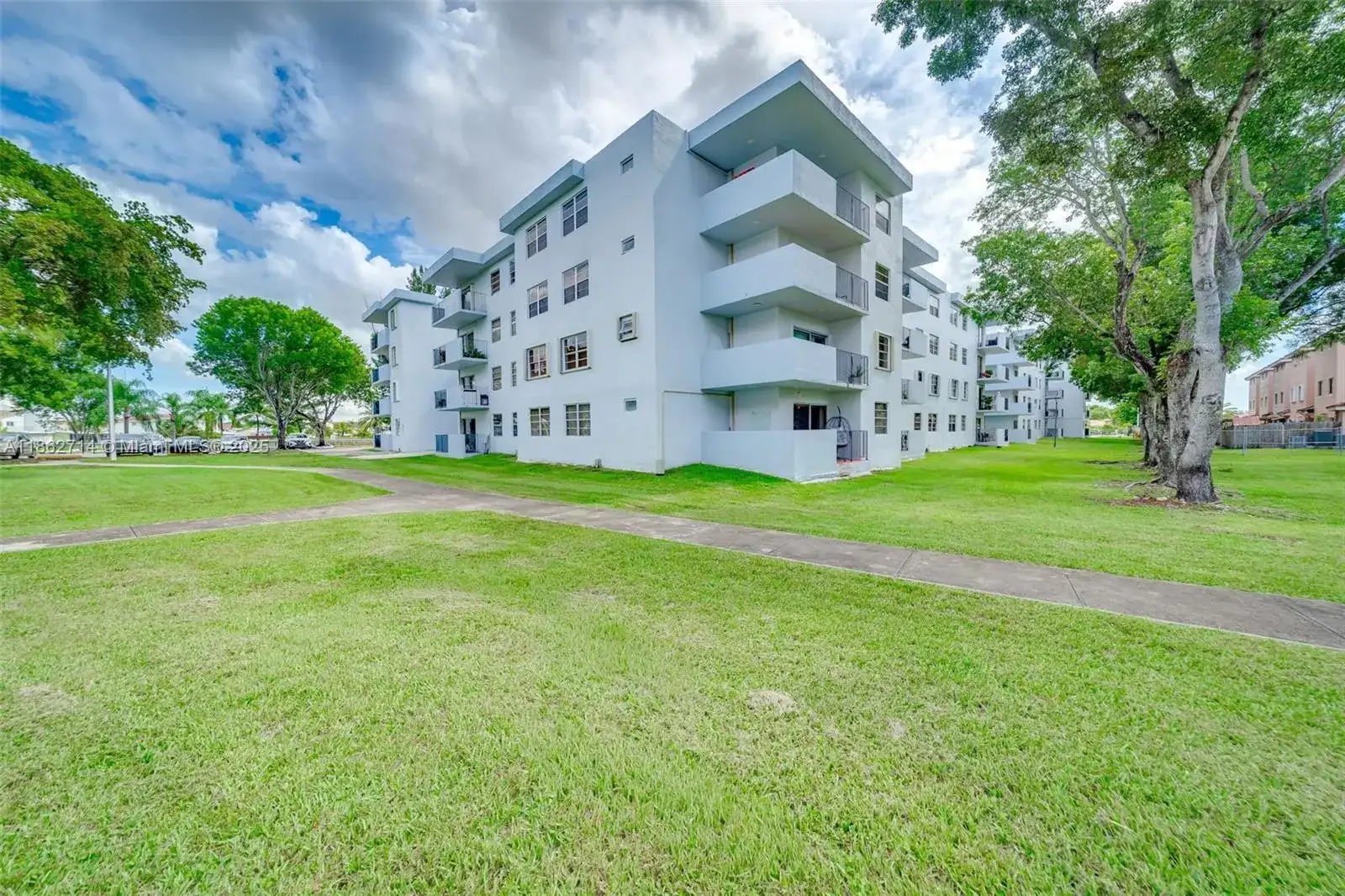 1221 SW 122nd Ave # 215, Miami FL 33184 photo 4