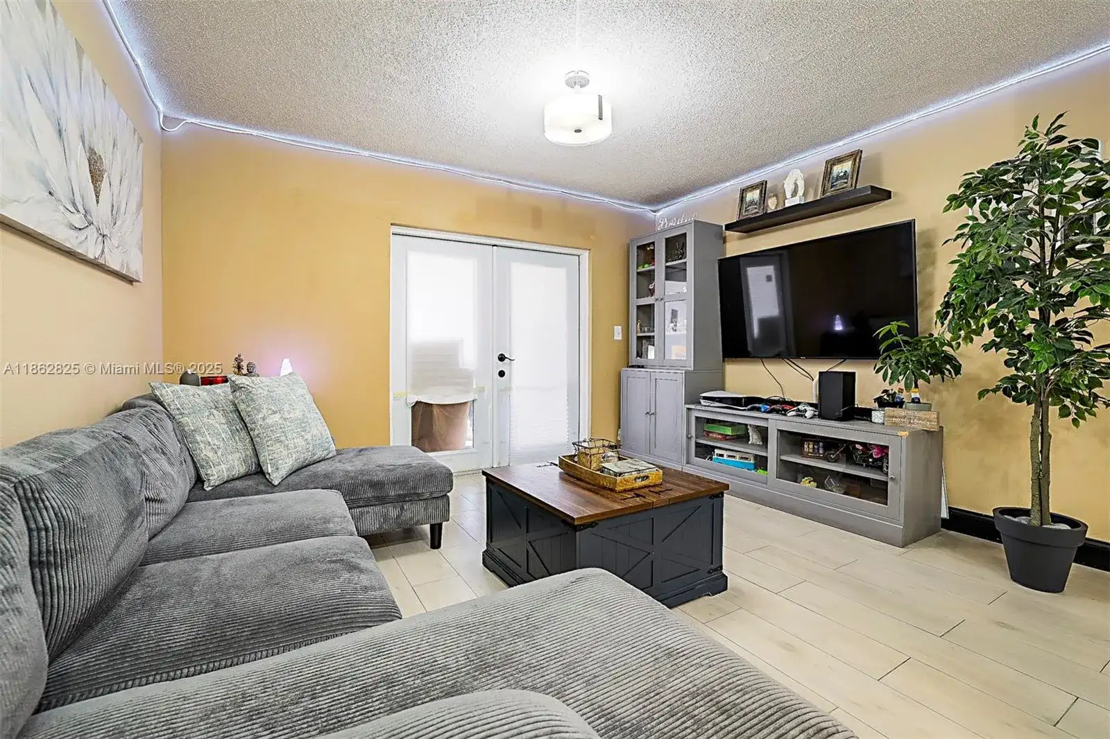 1705 W 57th St # 506, Hialeah FL 33012 photo 3