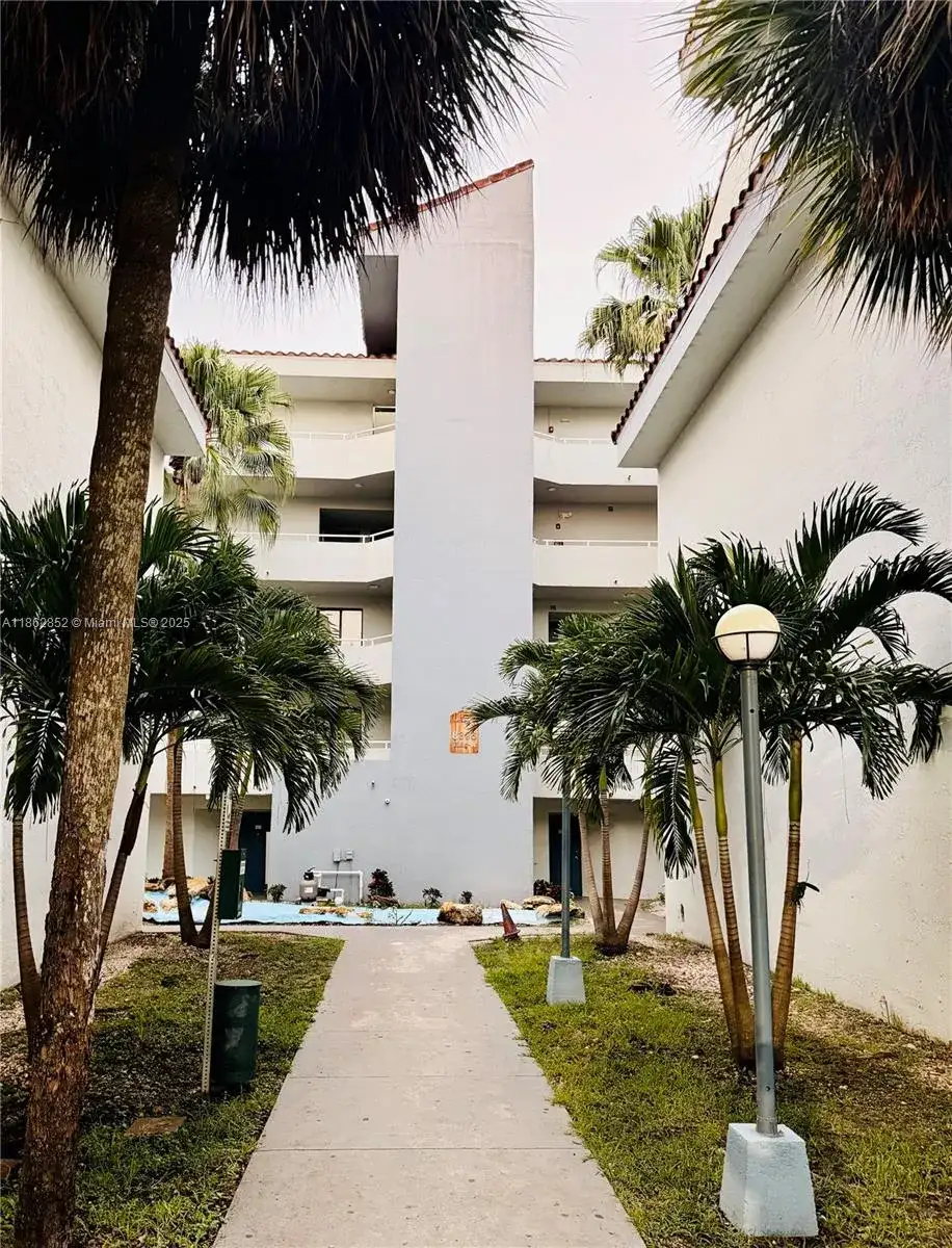8365 SW 152nd Ave, Miami FL 33193 photo 2