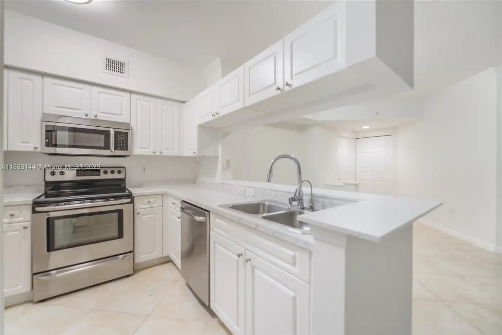 17100 N Bay Rd # 1303, Sunny Isles Beach FL 33160 photo 4