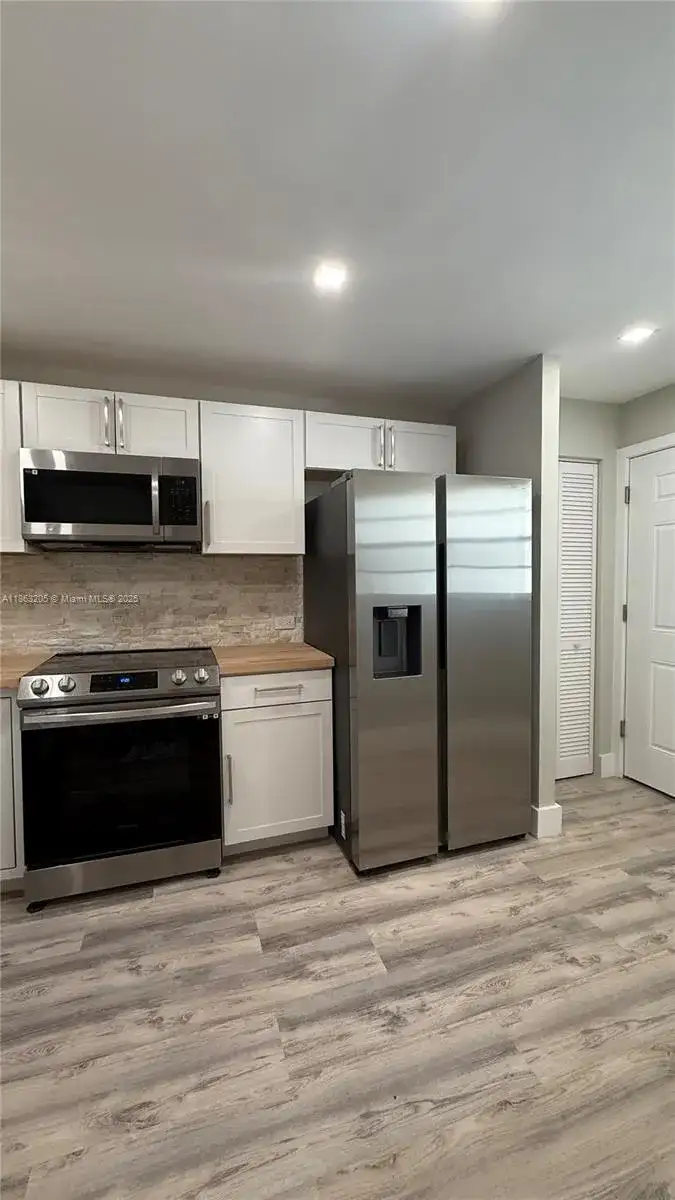 1750 NE 191st St # 4, Miami FL 33179 photo 2