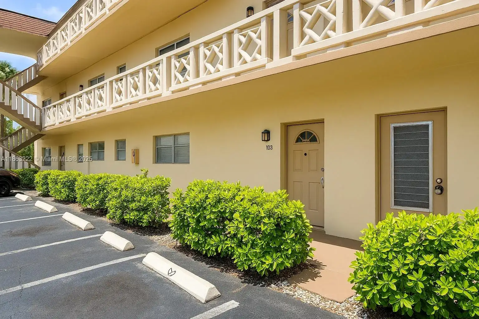 5071 W Oakland Park Blvd # 103, Lauderdale Lakes FL 33313