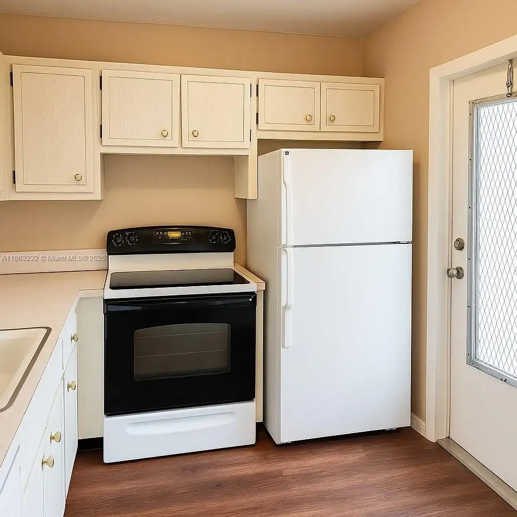 5071 W Oakland Park Blvd # 103, Lauderdale Lakes FL 33313 photo 3