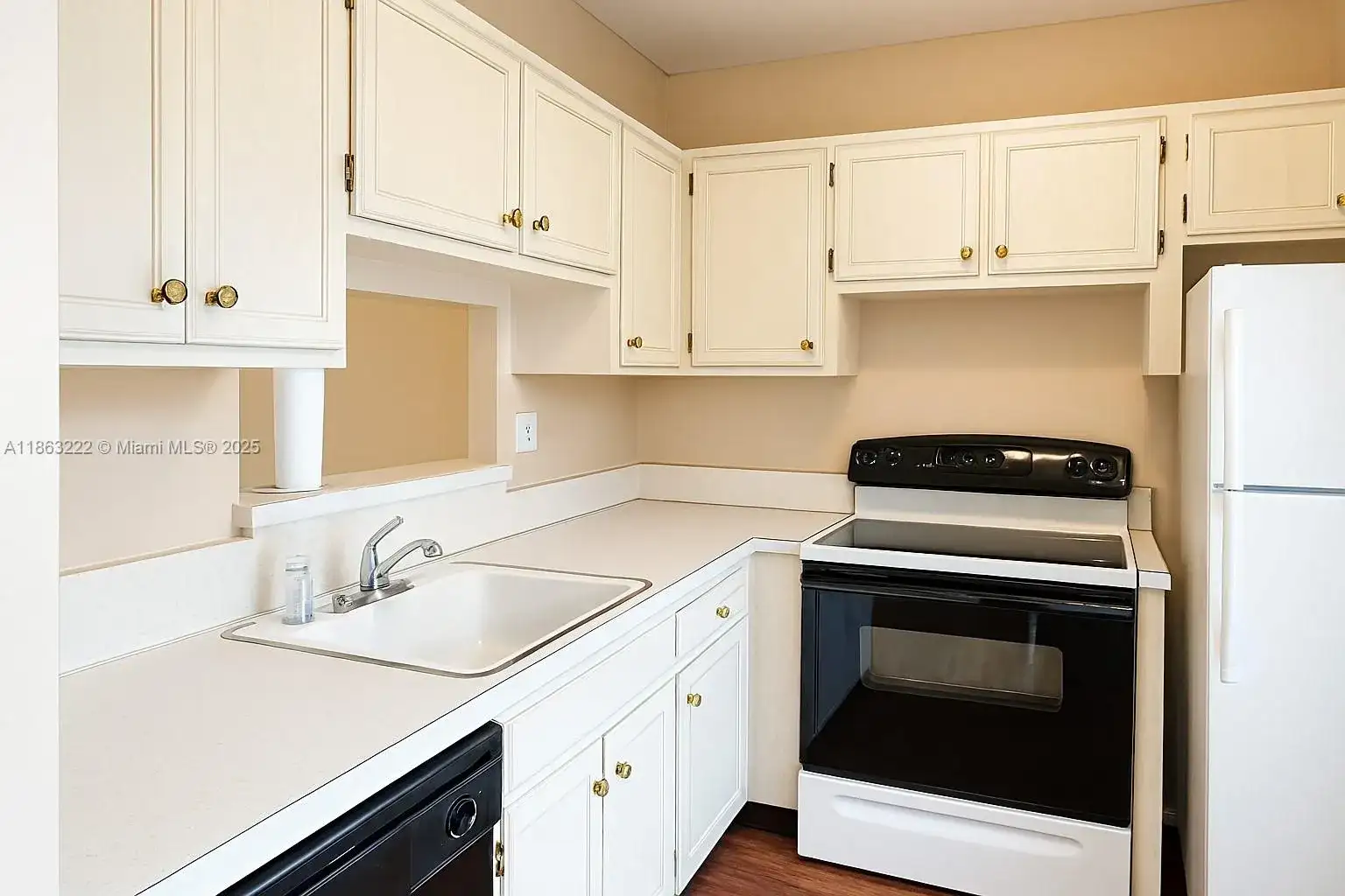 5071 W Oakland Park Blvd # 103, Lauderdale Lakes FL 33313 photo 4