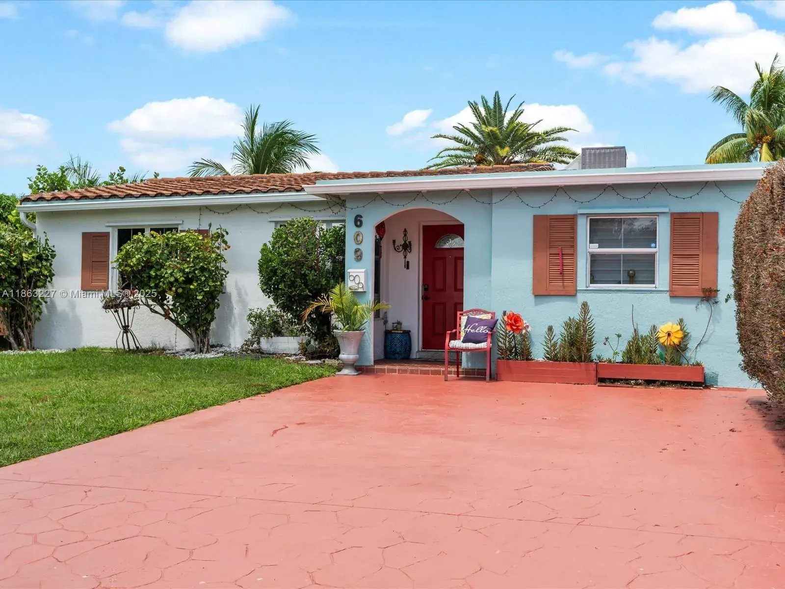 609 SW 2nd Ave, Hallandale Beach FL 33009