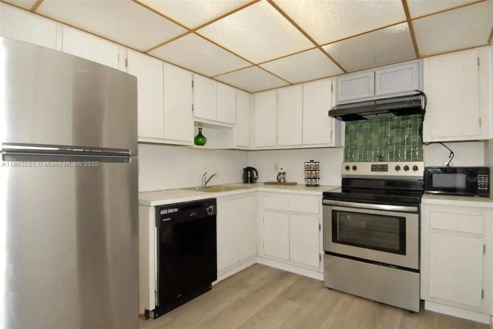 605 Oaks Dr # 203, Pompano Beach FL 33069 photo 2