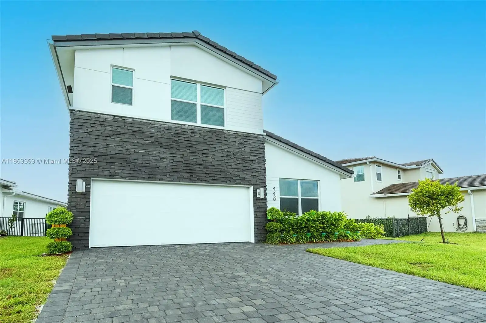 4230 Rosa Dr, Deerfield Beach FL 33064 photo 2