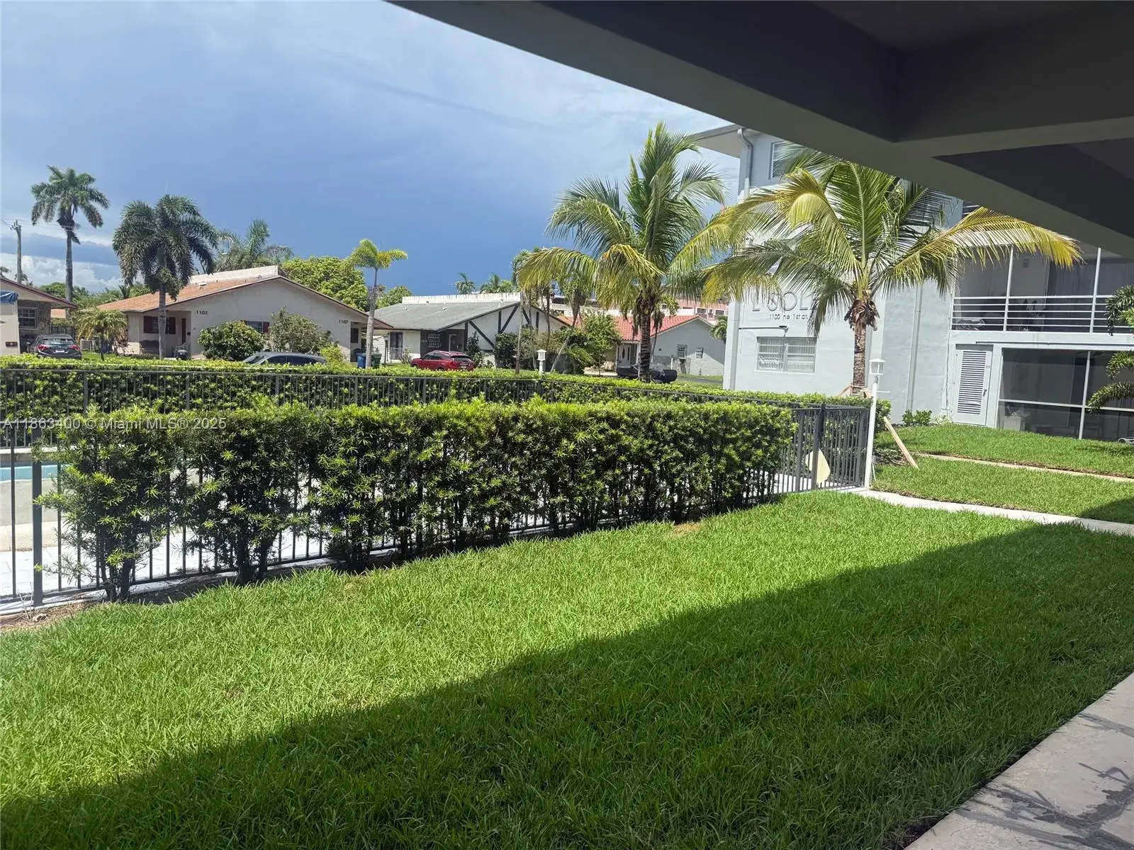 1100 NE 1st Ct # 308, Hallandale Beach FL 33009