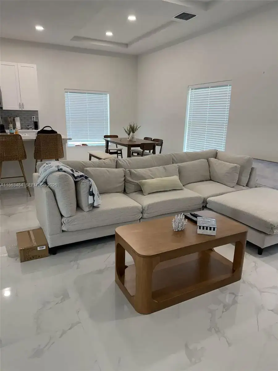 63 Coxswaine Cir # 63, Other City - In The State Of Florida FL 33946 photo 4