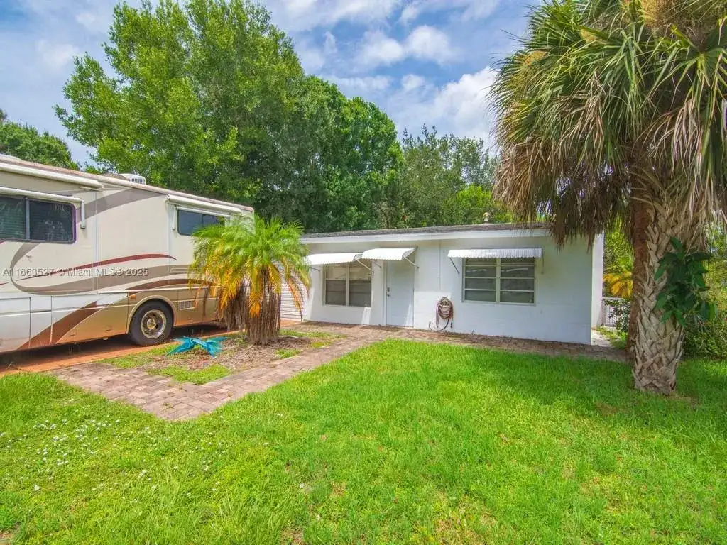 1650 5 Ave, Vero Beach FL 32960 photo 2