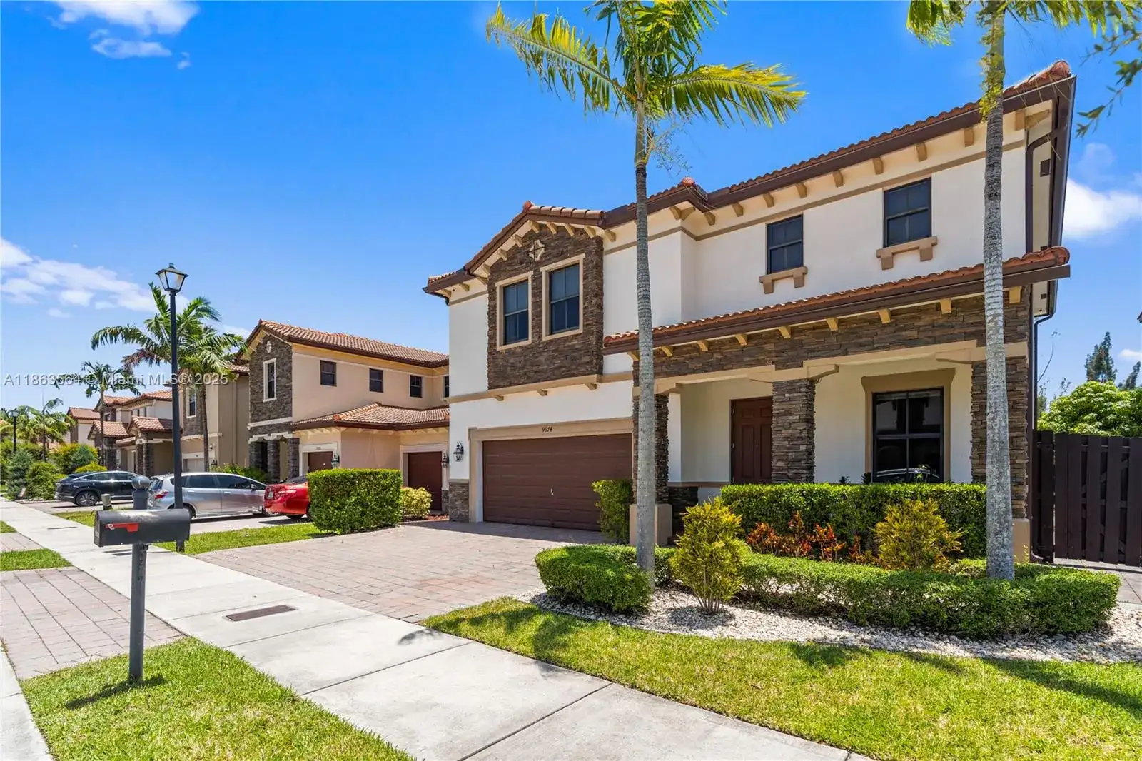 9974 NW 86th Ter, Doral FL 33178 photo 2