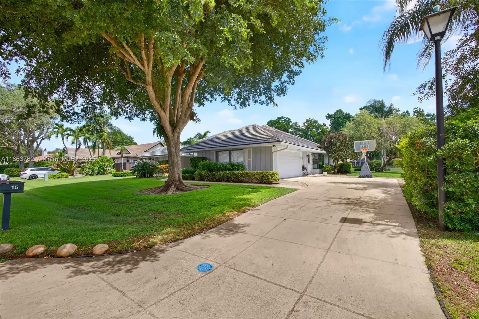 15 W Balfour Rd, Palm Beach Gardens FL 33418