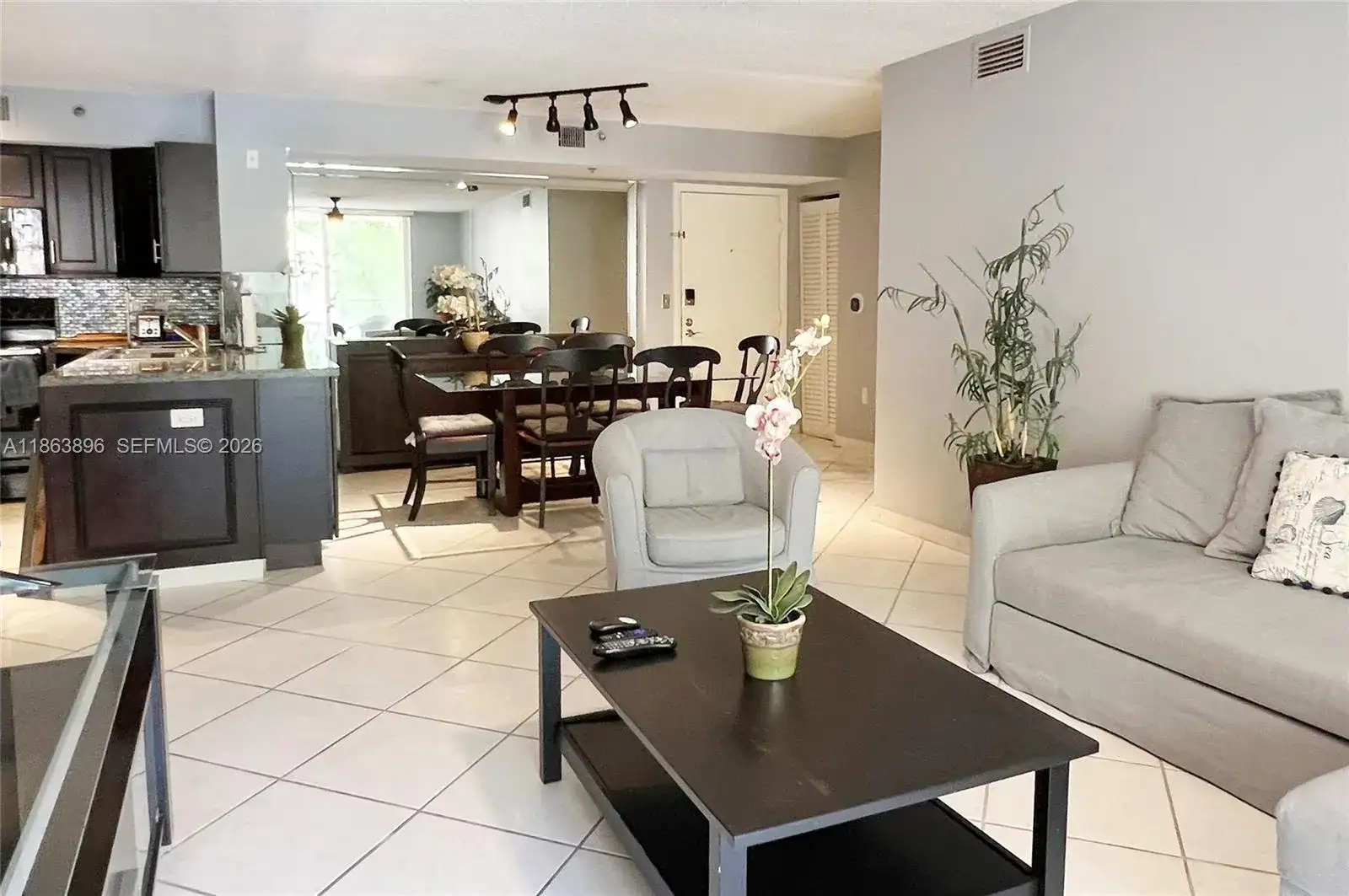 19555 E Country Club Dr # 8305, Aventura FL 33180 photo 2