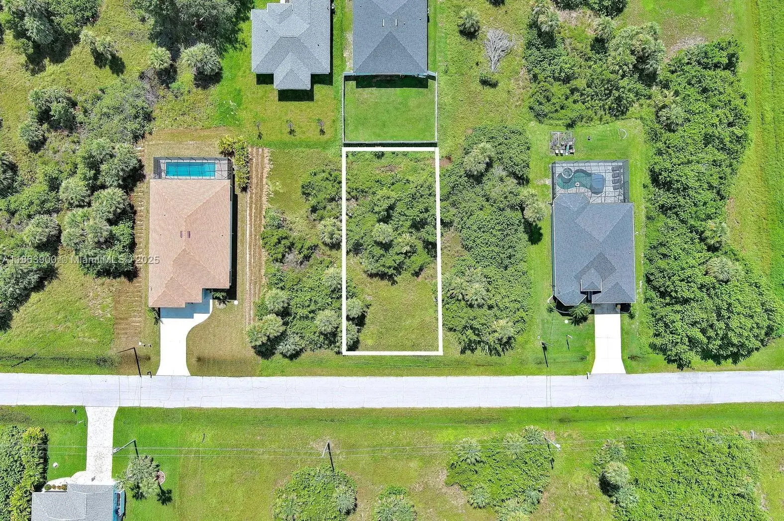 148 Spring Dr, Other City - In The State Of Florida FL 33947