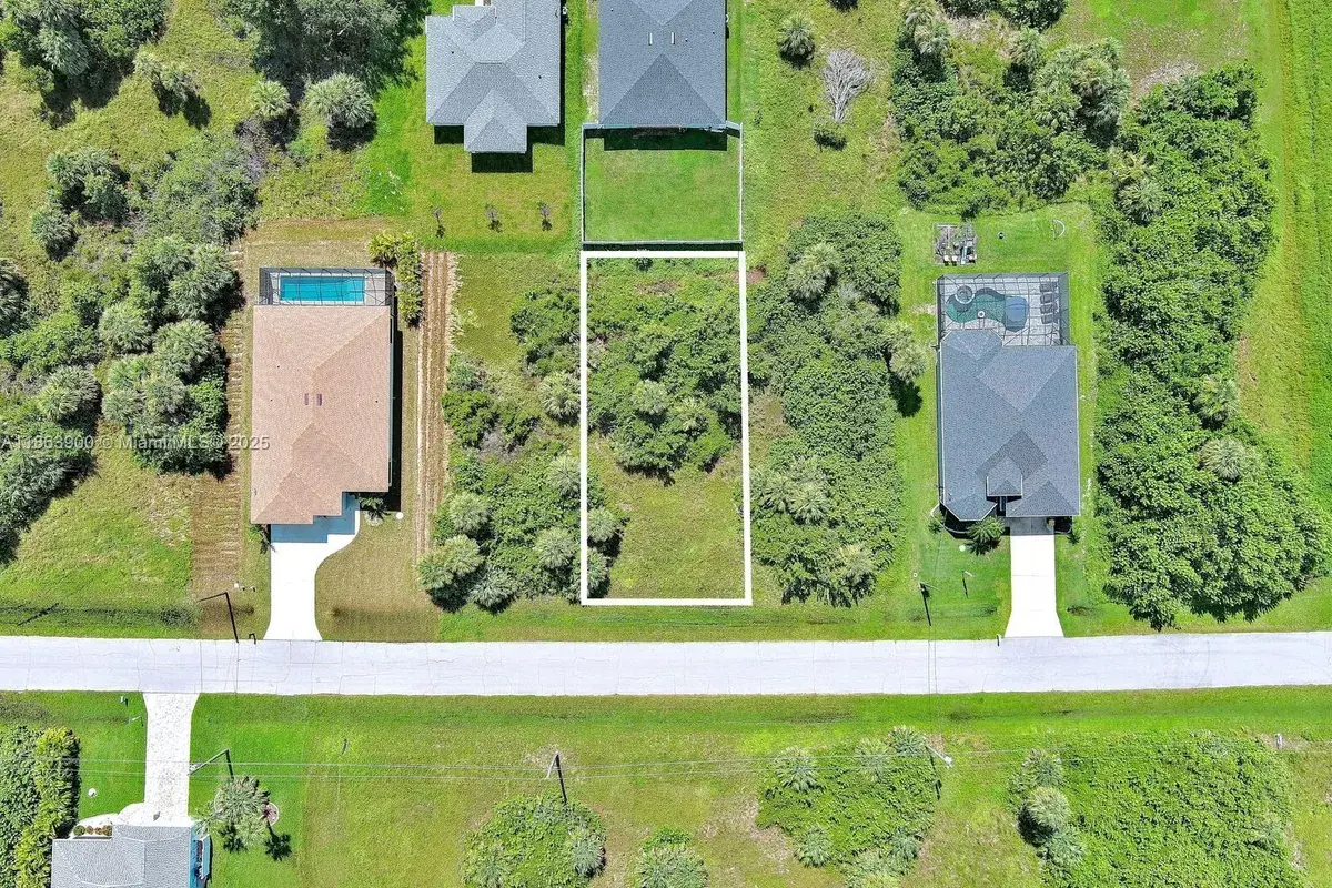 148 Spring Dr, Other City - In The State Of Florida FL 33947