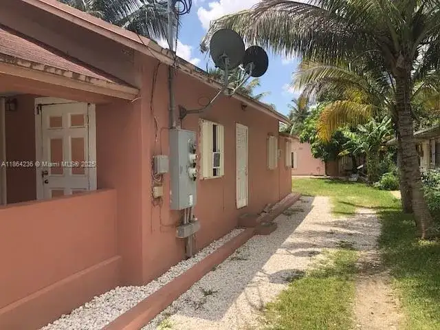8044 NW 1st Pl, Miami FL 33150 photo 4