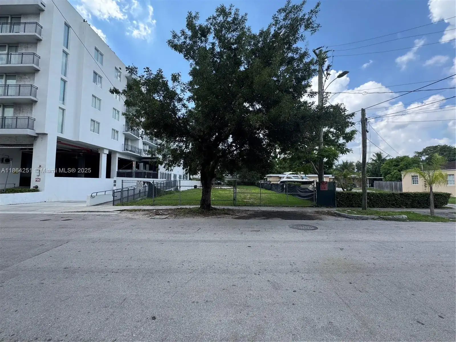 2720 SW 17th St, Miami FL 33145 photo 2