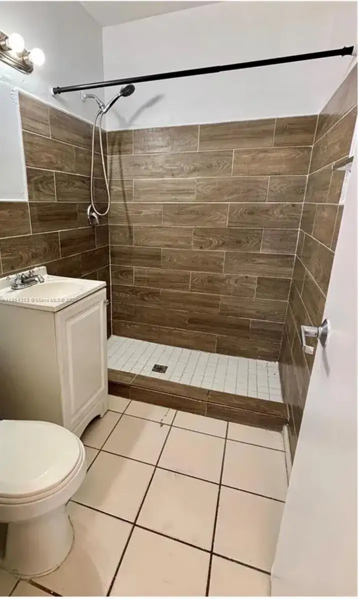 1041 NW 33rd Ave, Miami FL 33125 photo 2