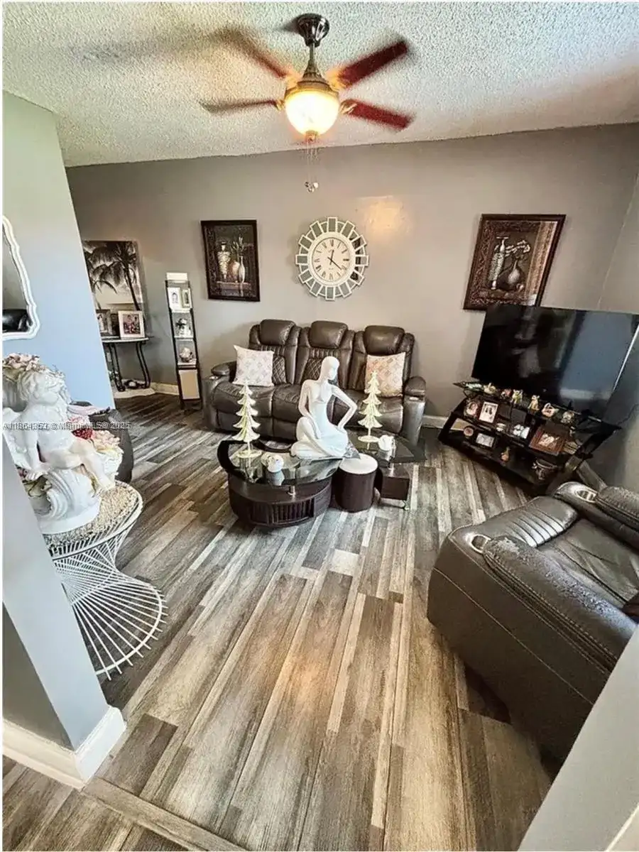 1041 NW 33rd Ave, Miami FL 33125 photo 5