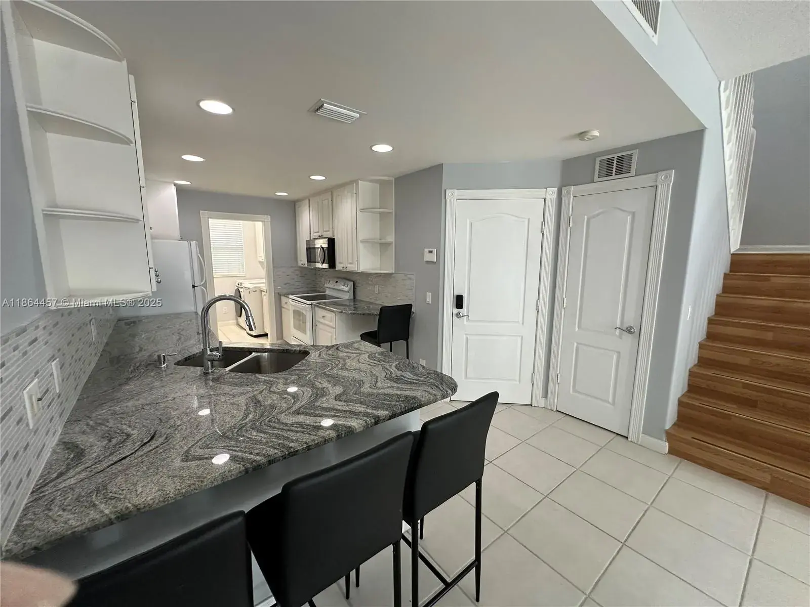 197 E Santa Barbara Way, Palm Beach Gardens FL 33410