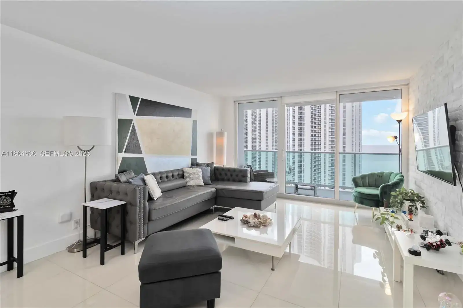 100 Bayview Dr # 2014, Sunny Isles Beach FL 33160 photo 2