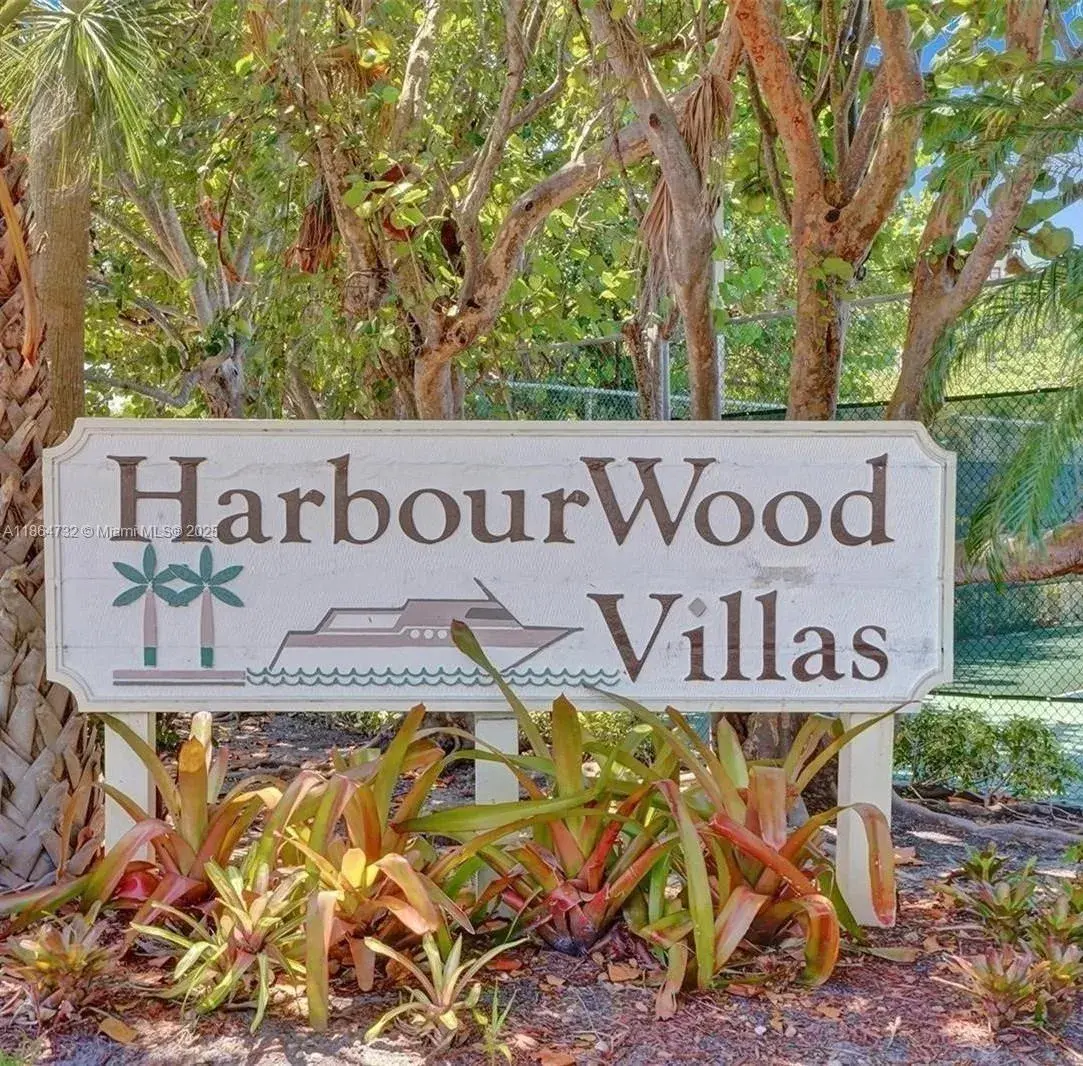 2731 S Parkview Dr, Hallandale Beach FL 33009
