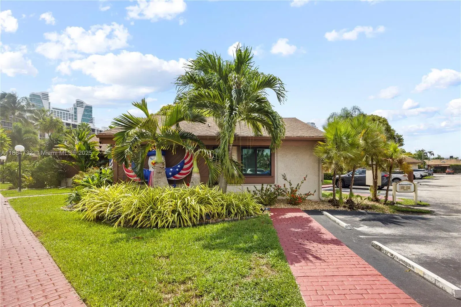 2731 S Parkview Dr, Hallandale Beach FL 33009
