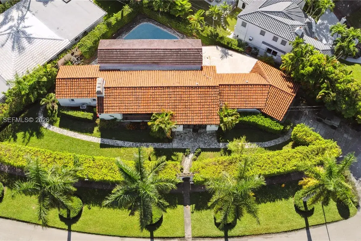 6350 Pinetree Dr, Miami Beach FL 33141