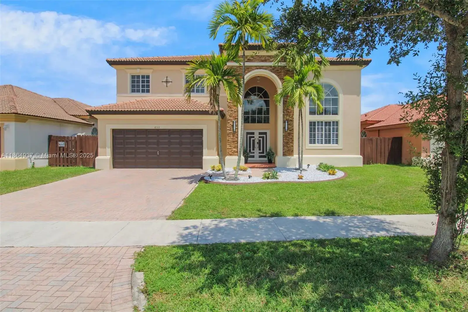 1033 NE 35th Ave, Homestead FL 33033 photo 2