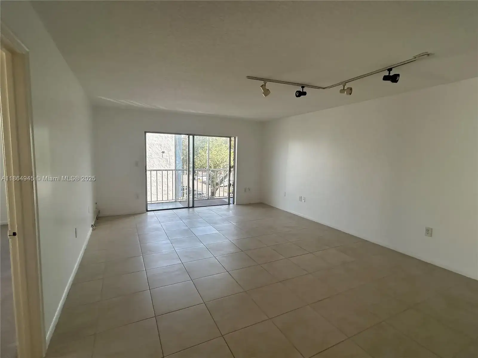 16750 NE 10th Ave # 322, North Miami Beach FL 33162 photo 2