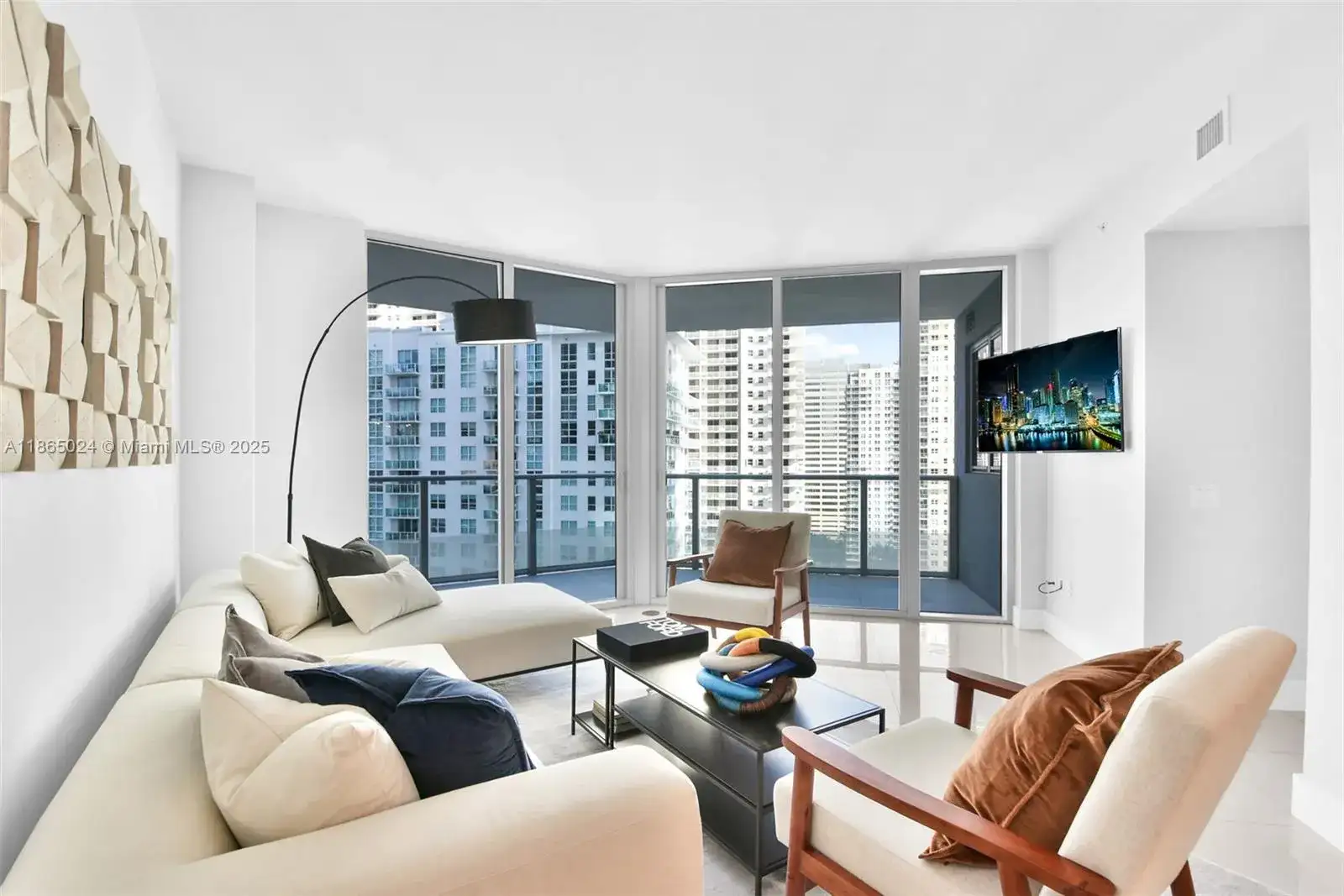 1300 Brickell Bay Dr # 1910, Miami FL 33131 photo 5