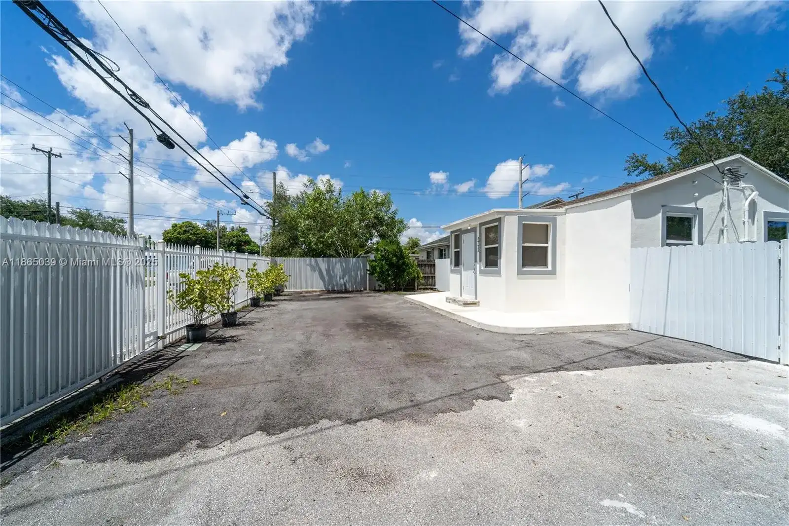 5725 NW 24th Ave, Miami FL 33142 photo 2