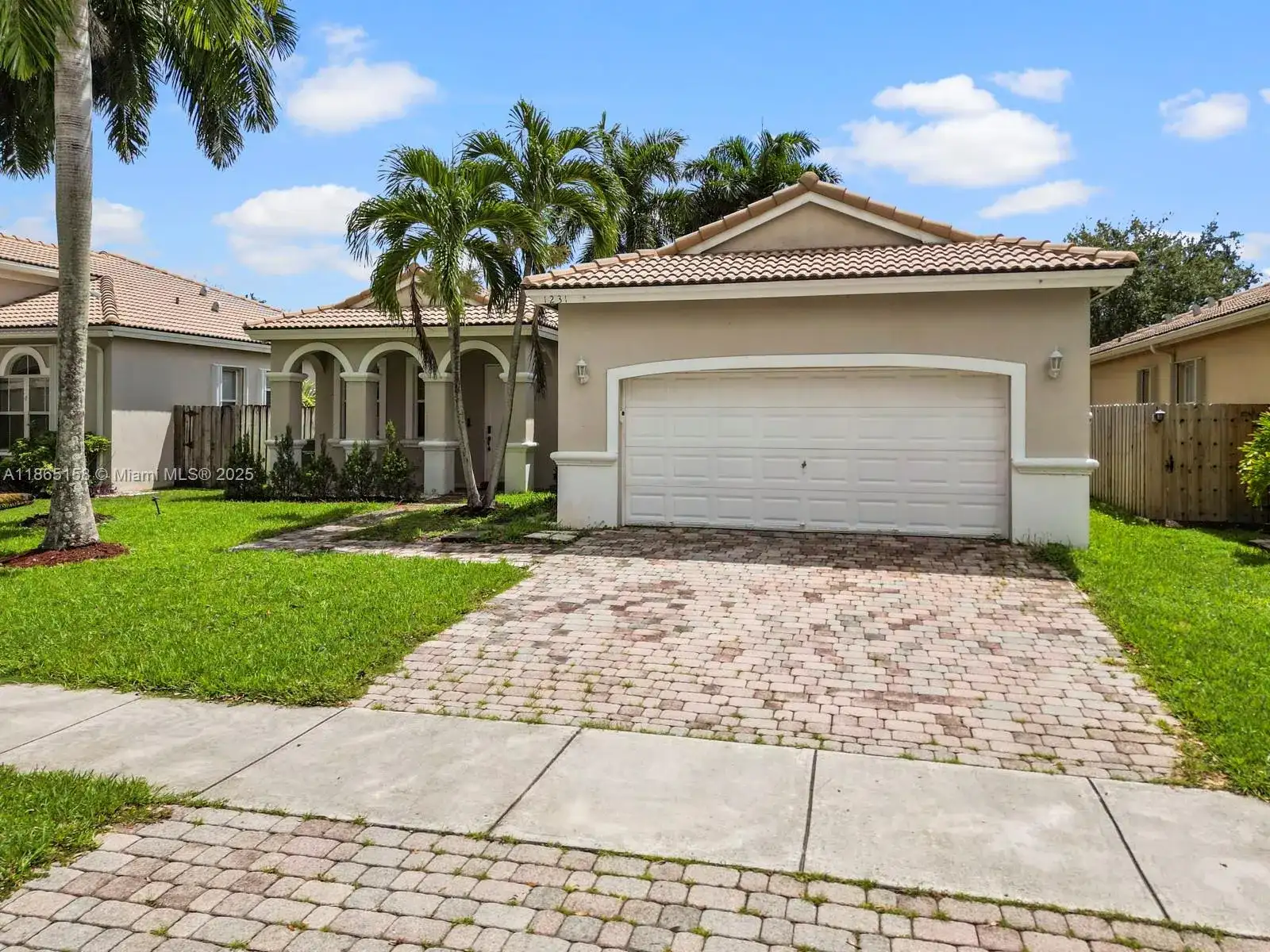 1231 SE 16th Ave, Homestead FL 33035 photo 2