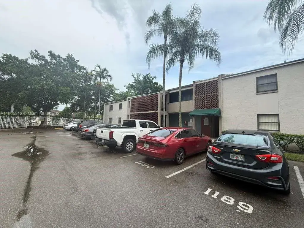 4220 Inverrary Blvd # 99B, Lauderhill FL 33319