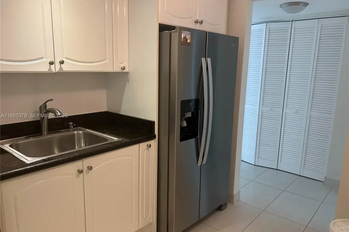 400 Leslie Dr # 308, Hallandale Beach FL 33009
