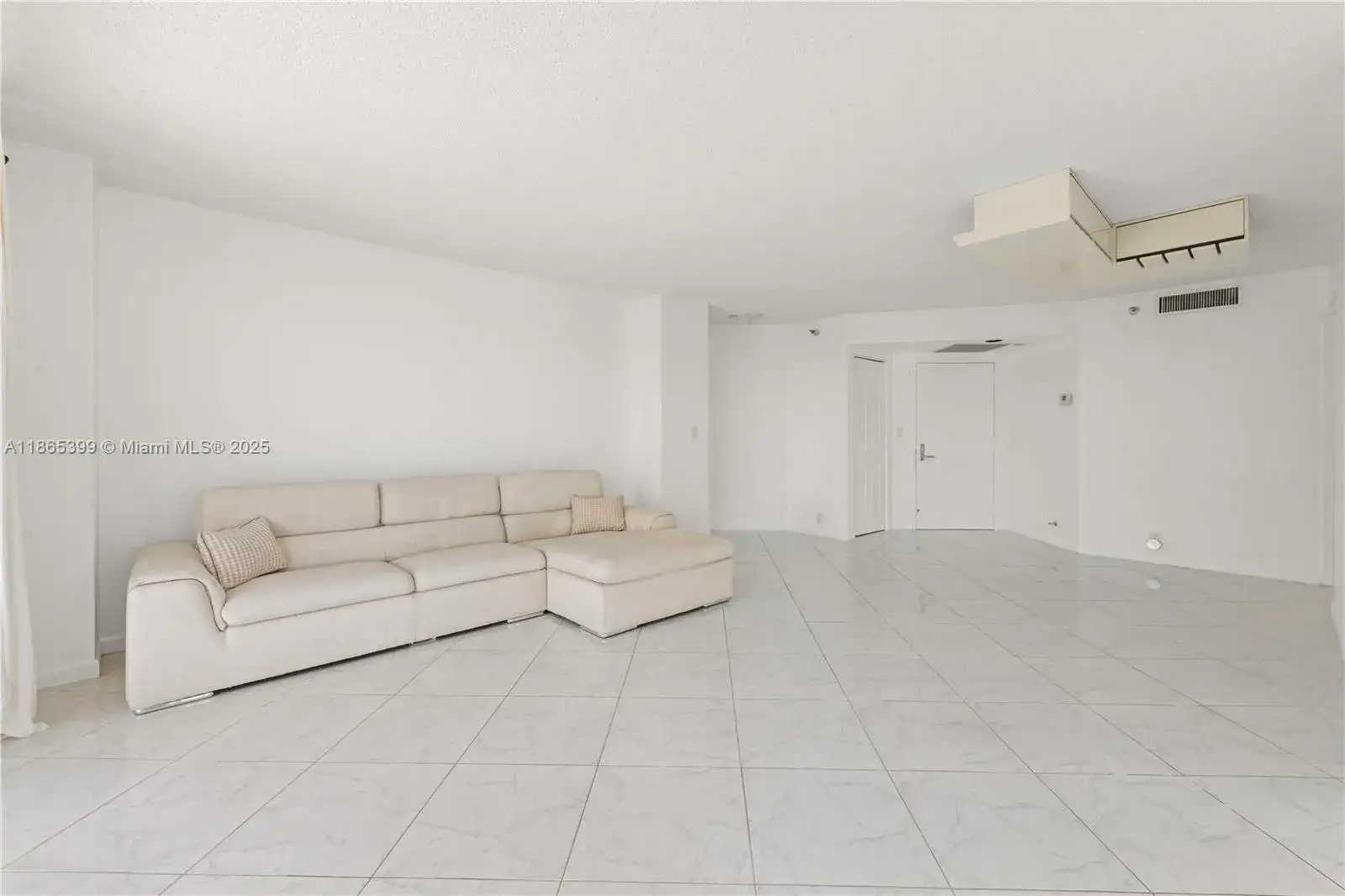 3530 Mystic Pointe Dr # 3206, Aventura FL 33180 photo 2