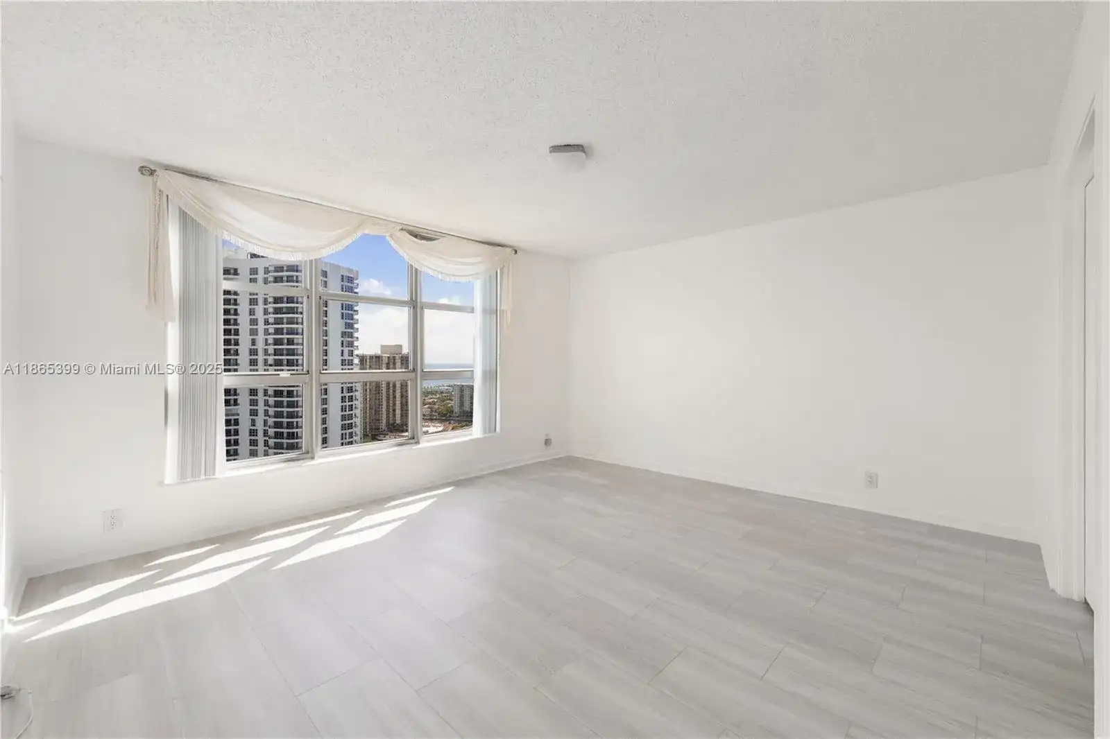 3530 Mystic Pointe Dr # 3206, Aventura FL 33180 photo 5