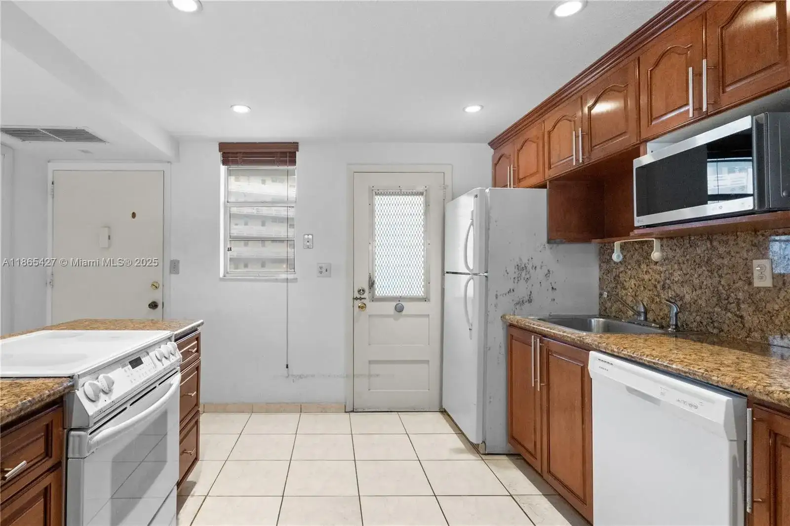3030 Marcos Dr # T203, Aventura FL 33160 photo 2