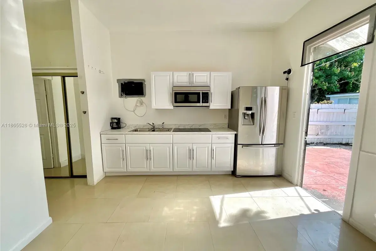 2516 Cleveland St # B, Hollywood FL 33020