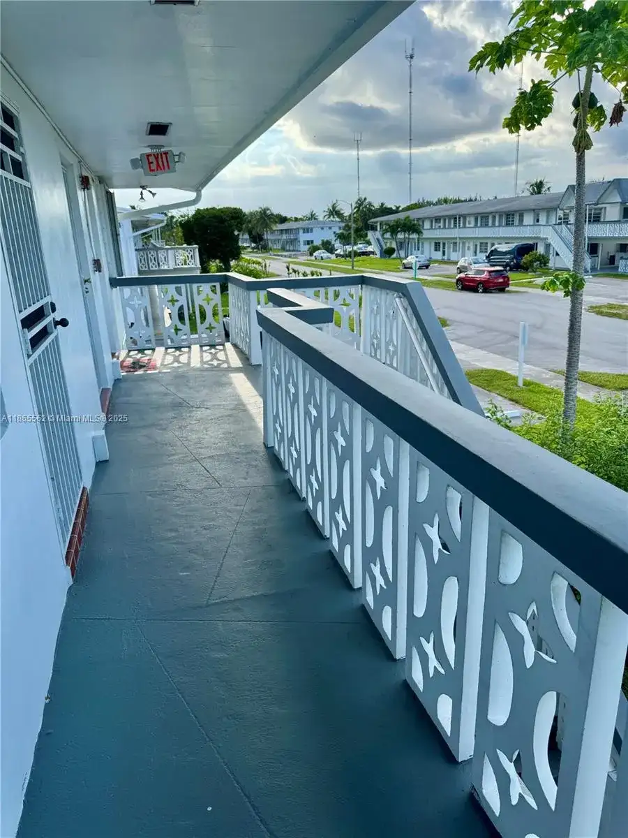 52 NE 204th St # 32, Miami Gardens FL 33179 photo 2