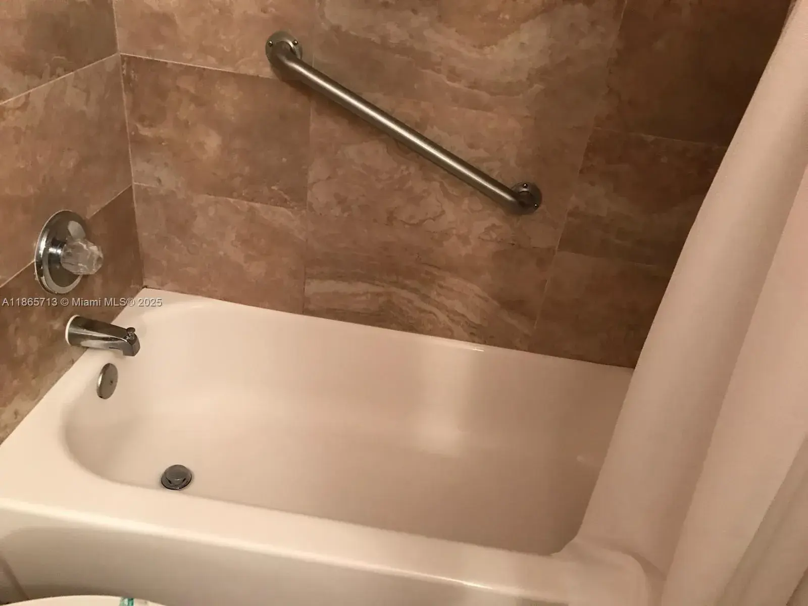 26 Diplomat Pkwy # 2215, Hallandale Beach FL 33009