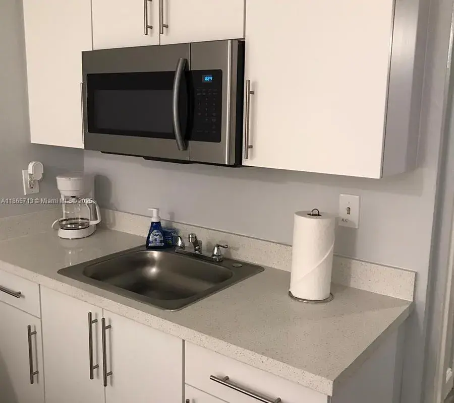 26 Diplomat Pkwy # 2215, Hallandale Beach FL 33009