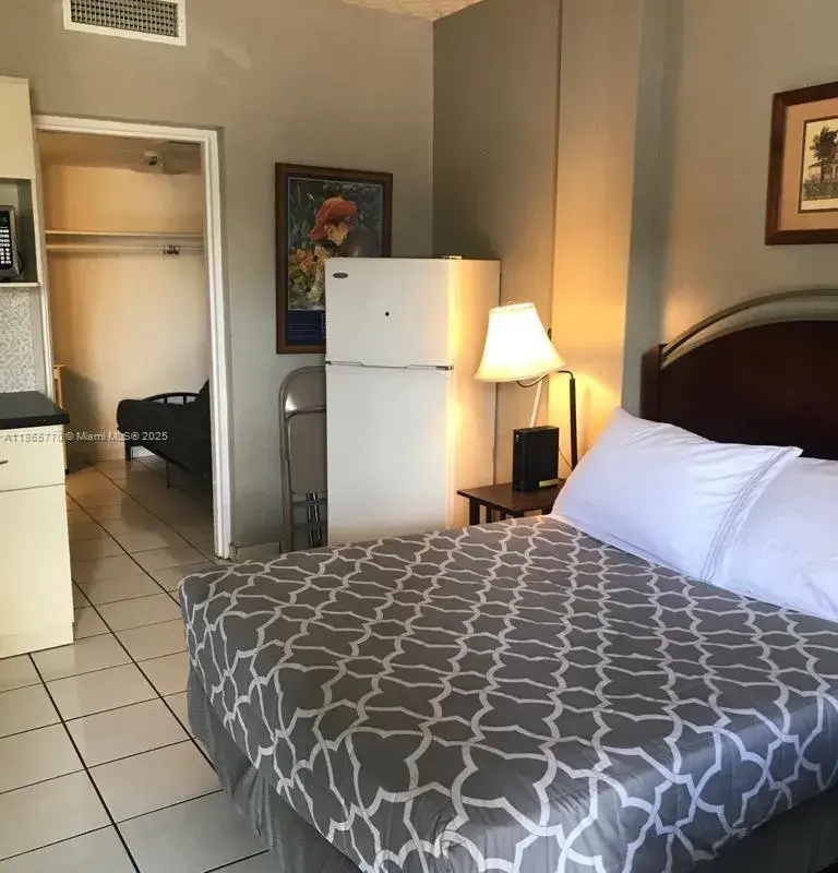 26 Diplomat Pkwy # 2233, Hallandale Beach FL 33009