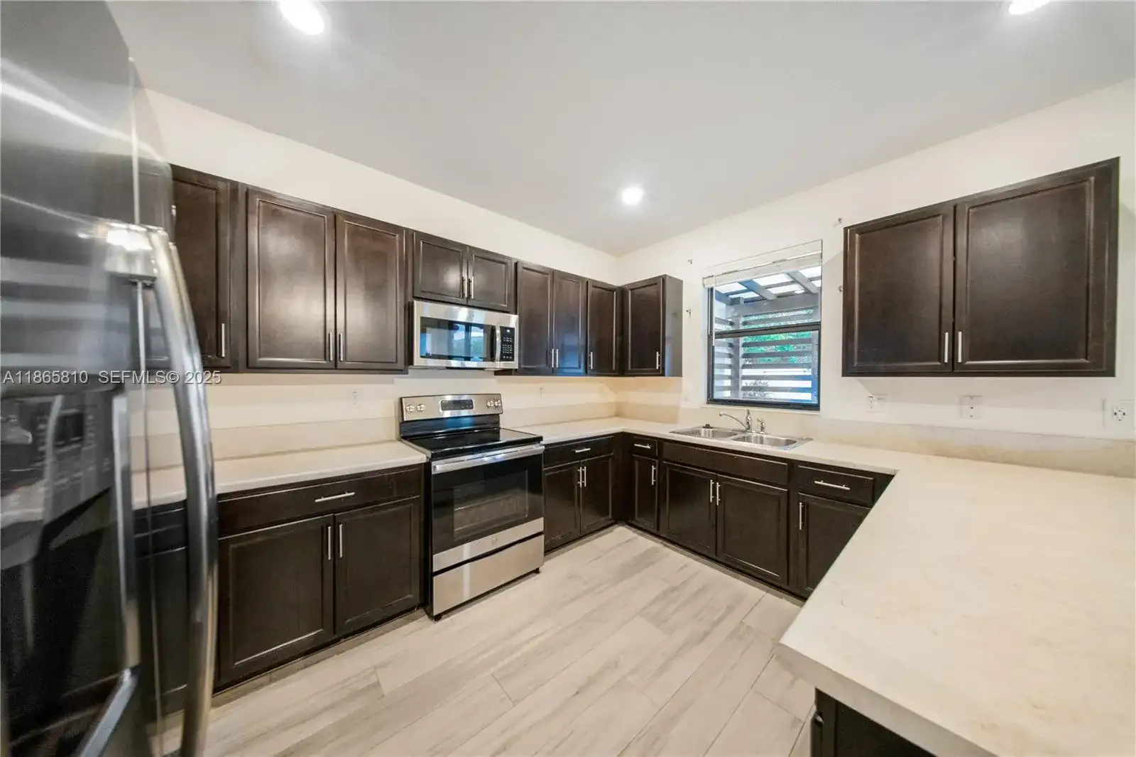 10521 W 35th Way, Hialeah FL 33018 photo 3